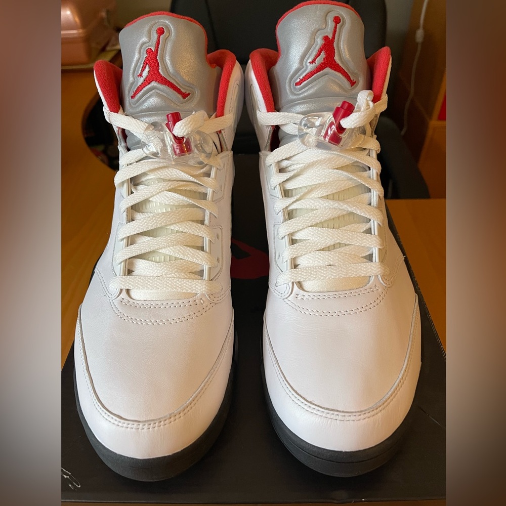 EUC… Nike Air Jordan 5 Retro sz.10.5..